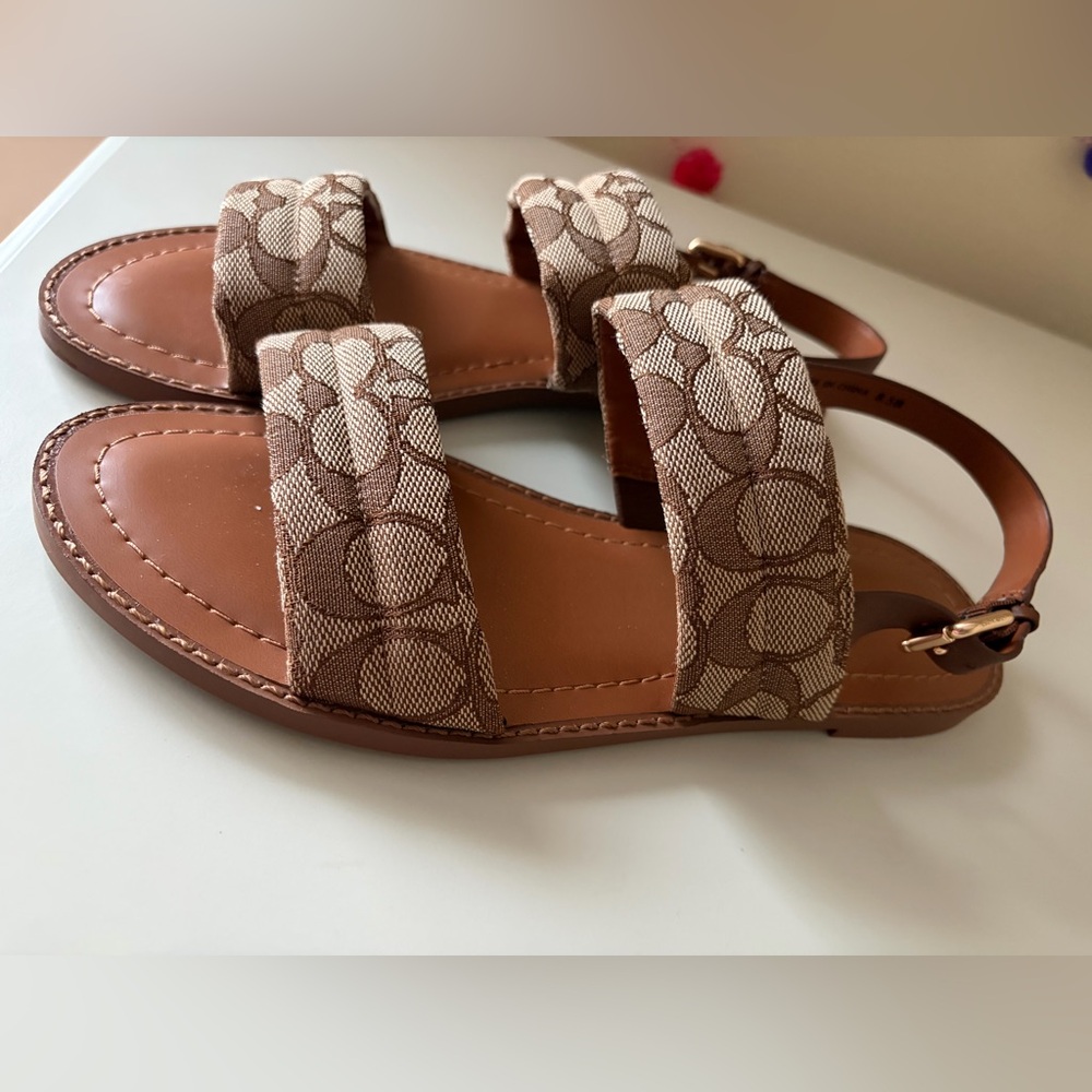 🤎 NWOT Coach hope sandals in signature textile jacquard 🤎